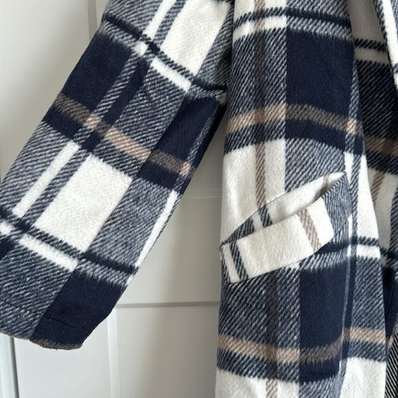 Shacket - Picture 4 of 4